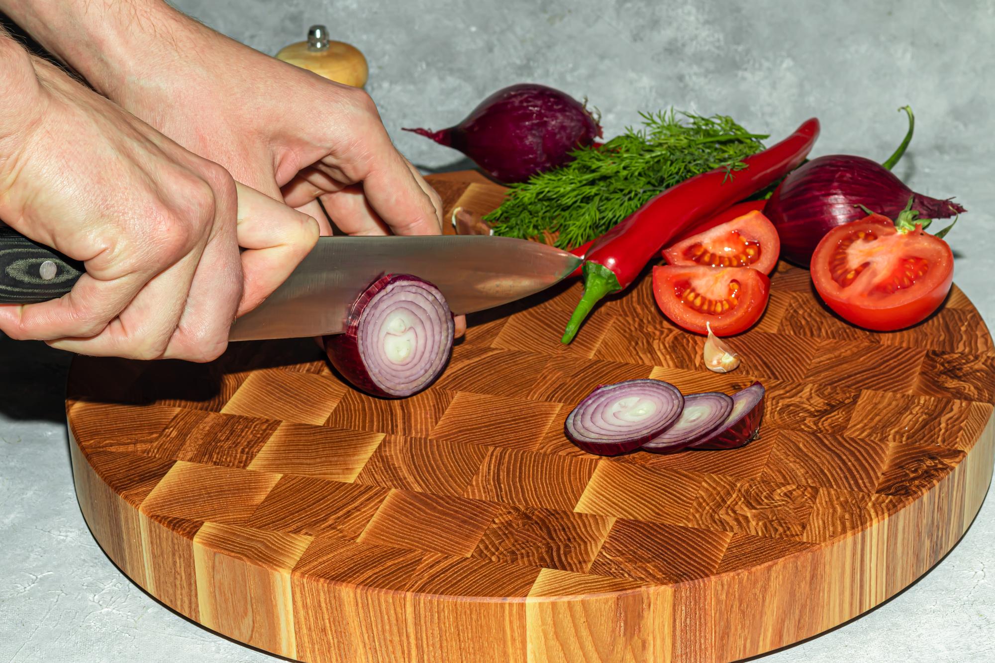 Tagliere con tecniche di affettatura