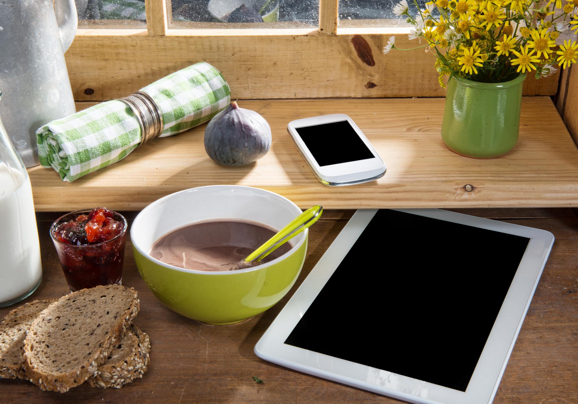 Set di utensili e tablet con lezione